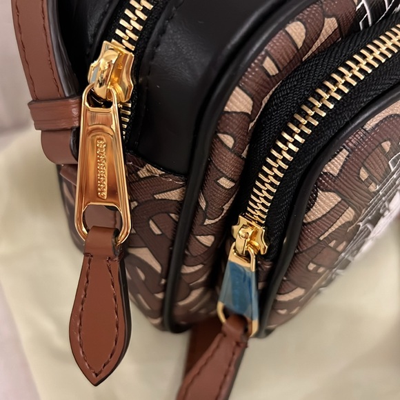 🔥🔥🔥Authentic Burberry TB camera bag 💼 - Picture 10 of 15